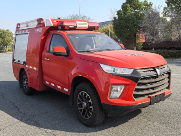 慶鈴四驅越野1.5噸水罐消防車